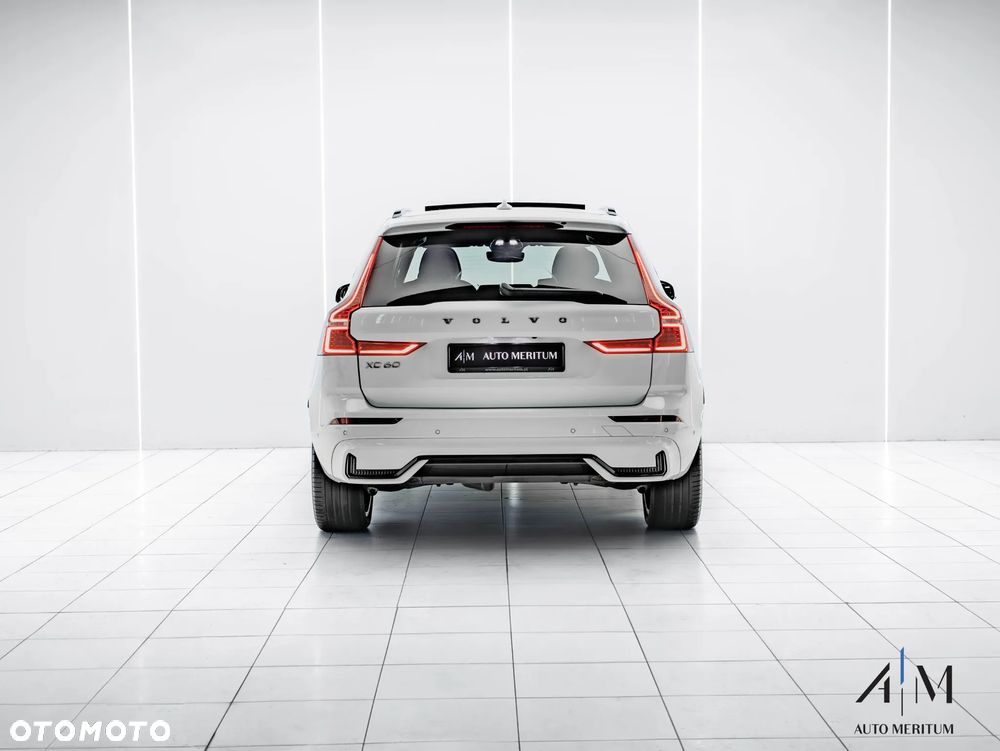 Volvo XC 60 B5 D AWD Ultimate Dark - 10