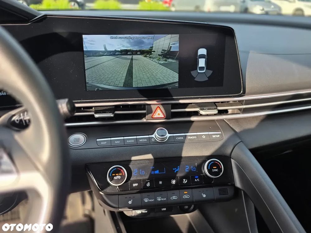 Hyundai Elantra - 25