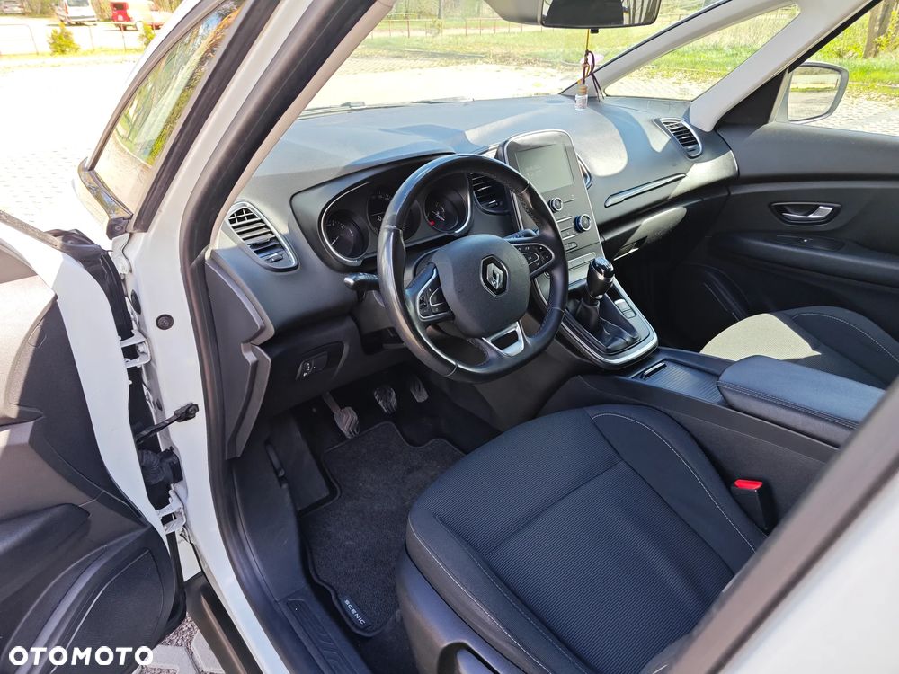 Renault Grand Scenic - 12