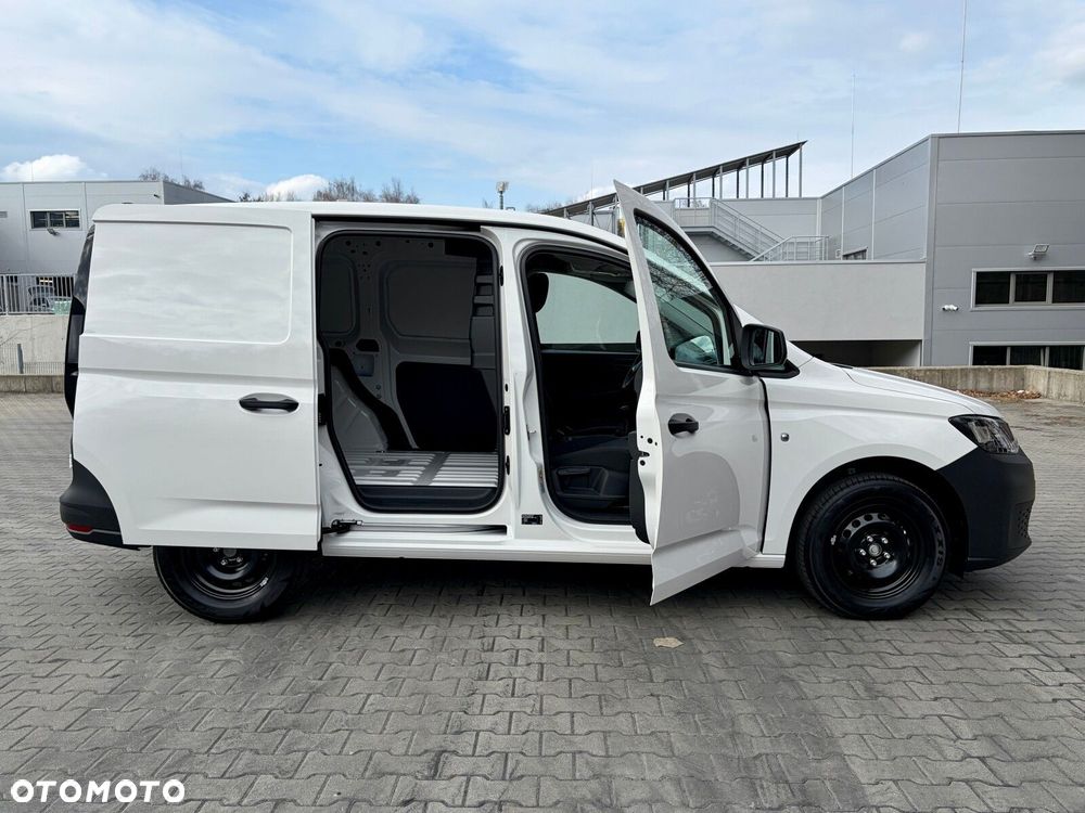 Volkswagen Caddy Cargo silnik: 2,0 l TDI EU6 SCR  75 kW skrzynia biegów: manualna 6 -biegowa rozstaw osi: 2755 mm - 14