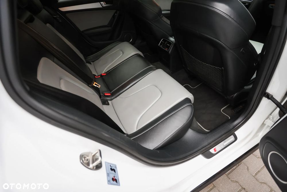 Audi A4 Avant 2.0 TFSI Quattro S tronic - 24