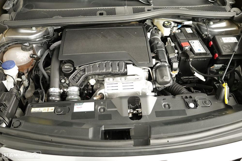 Peugeot 2008 1.2 PureTech Allure EAT8 - 26