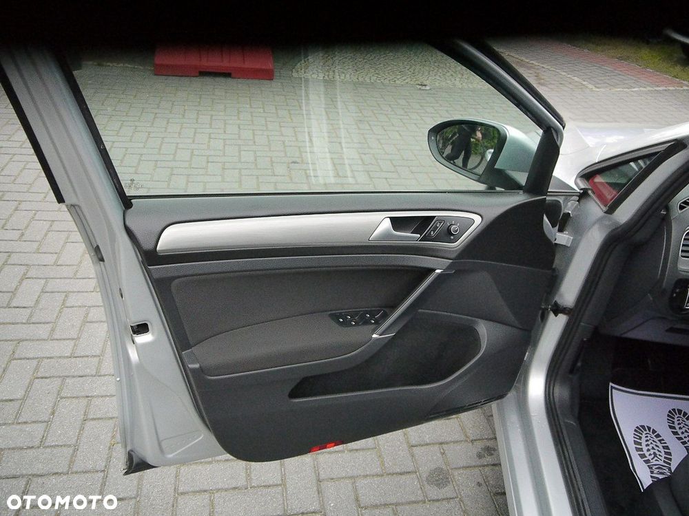 Volkswagen Golf 1.6 TDI BlueMotion Technology Comfortline - 29