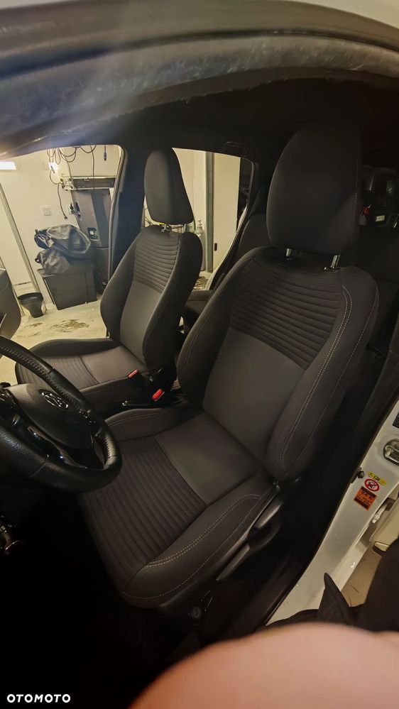 Toyota Yaris Hybrid 100 Selection Platinum - 8