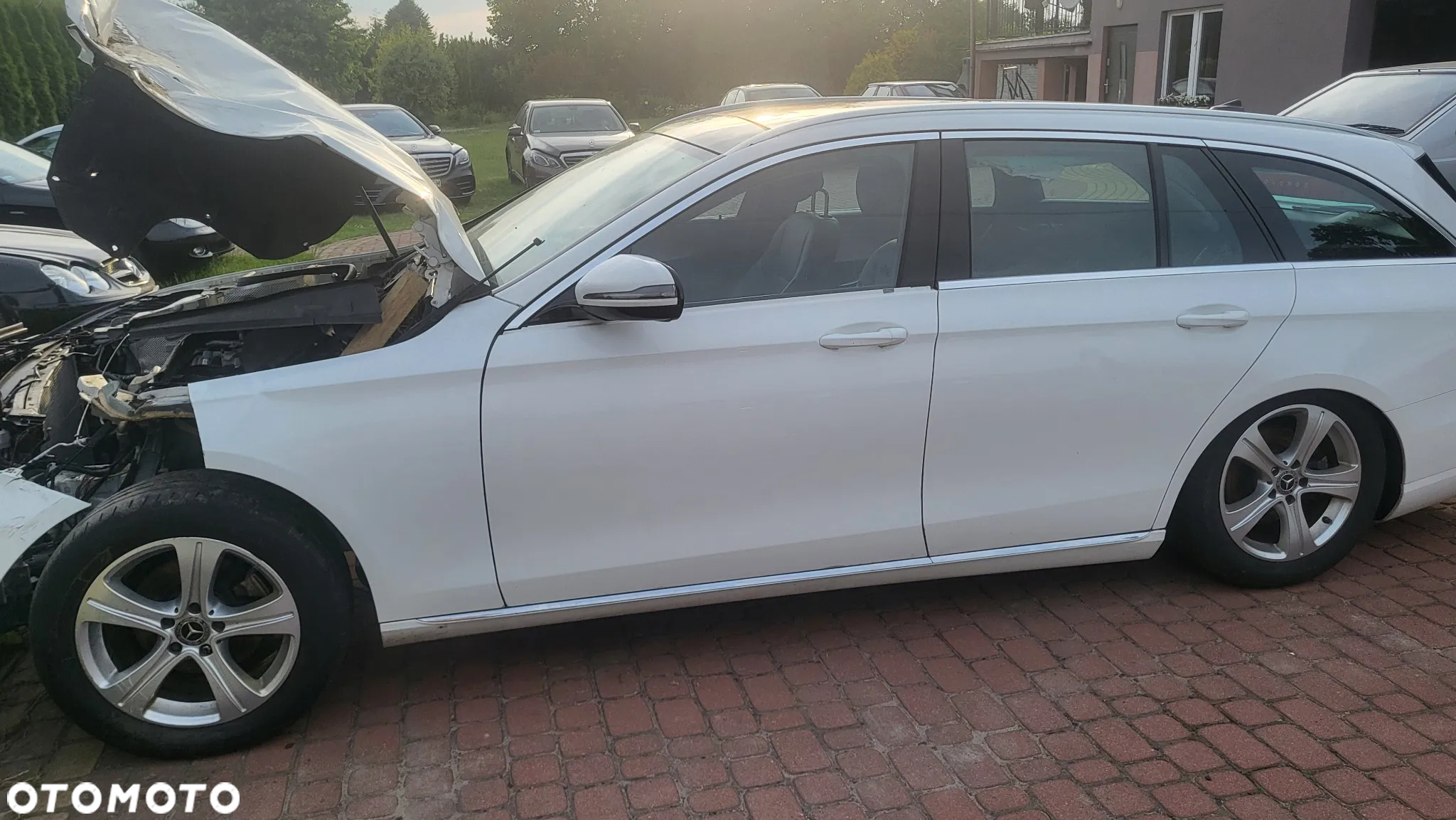 Mercedes-Benz Klasa E 220 d 4Matic T 9G-TRONIC - 27