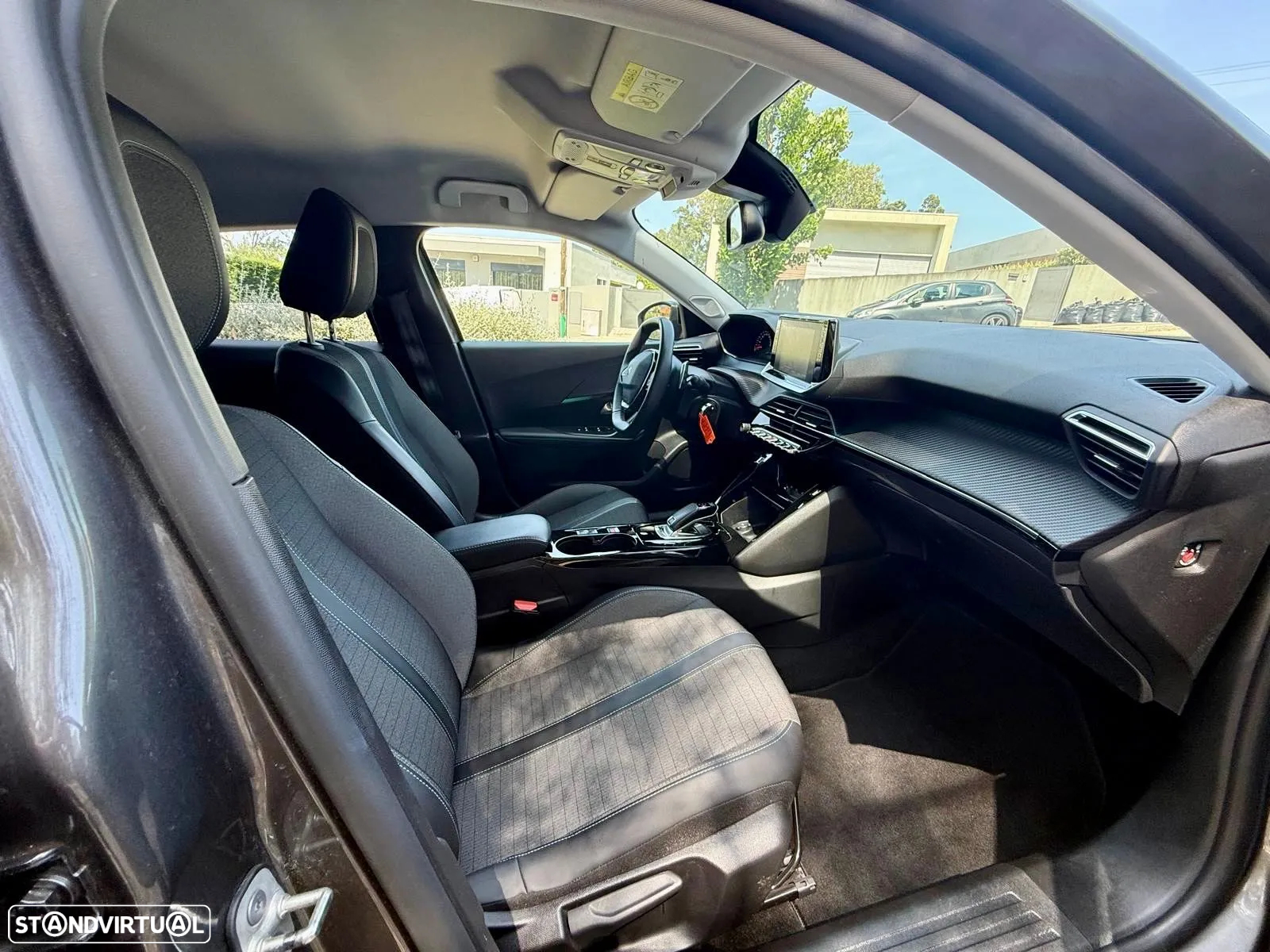 Peugeot 2008 1.5 BlueHDi Allure Pack EAT8 - 18