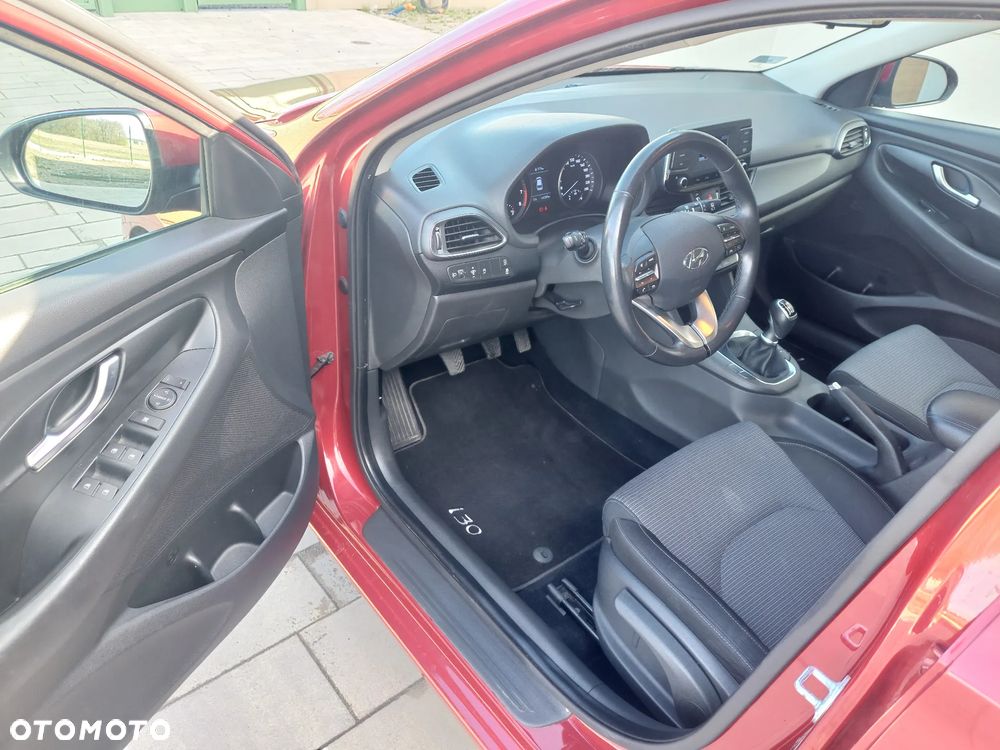 Hyundai i30 1.5 DPI Classic + - 16