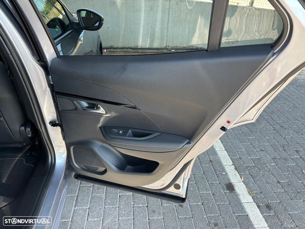 Peugeot e-2008 Allure Pack - 18