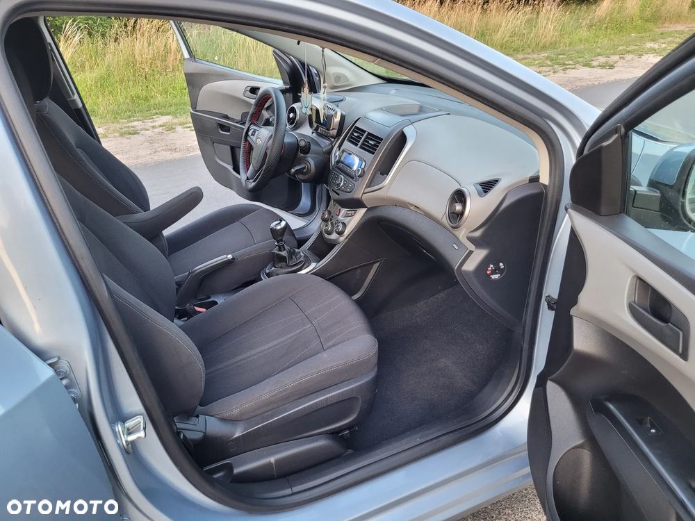 Chevrolet Aveo 1.4 16V LS - 12