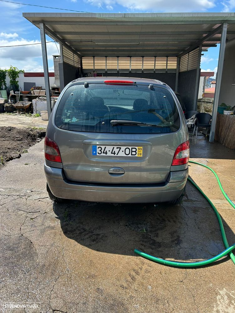 Renault Mégane Scénic - 2