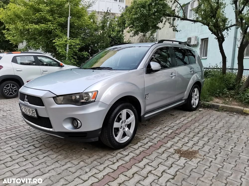 Mitsubishi Outlander - 1