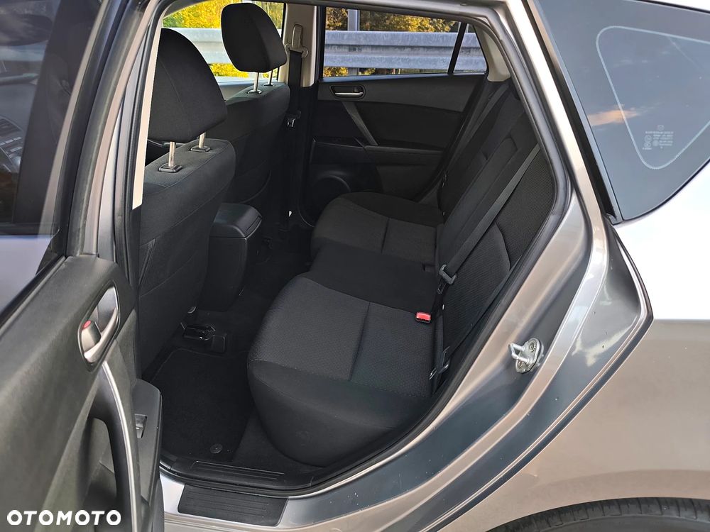 Mazda 3 1.6 Exclusive + - 24