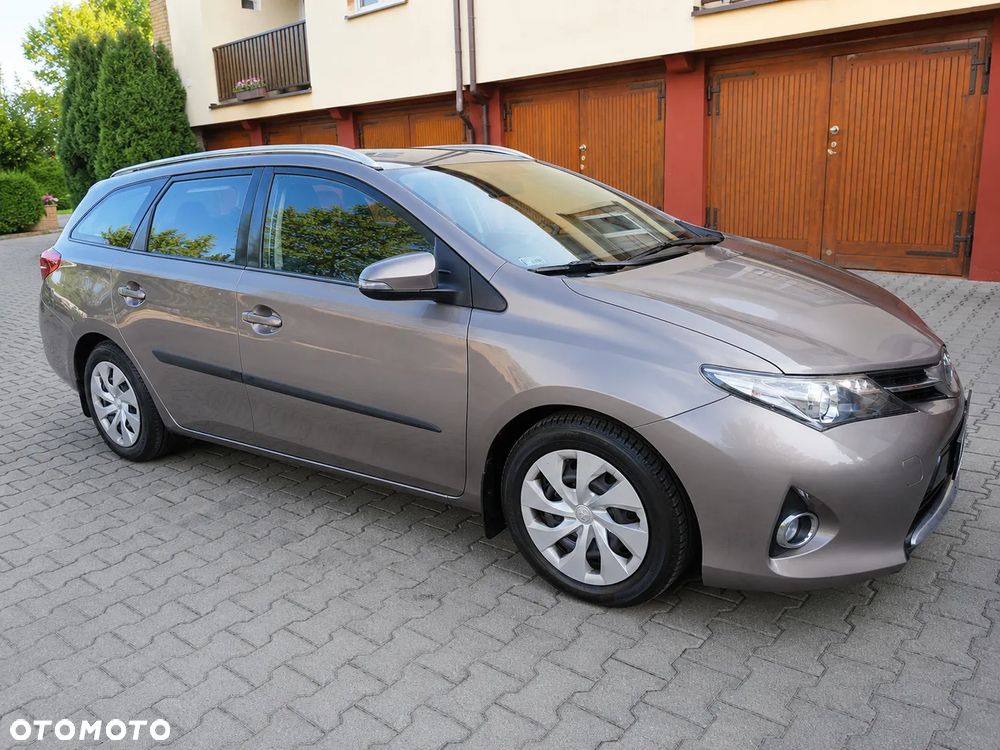 Toyota Auris 1.6 Premium - 1