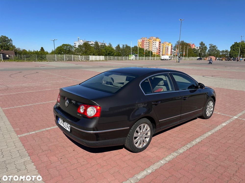 Volkswagen Passat - 4