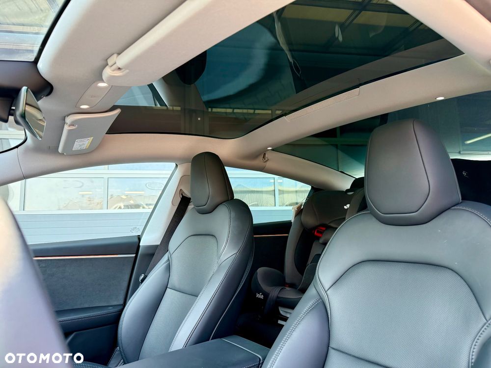 Tesla Model 3 - 10