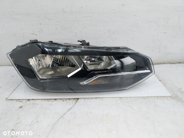LAMPA PRAWA przód  Polo 17- 2G1941006 EUROPA CAŁA