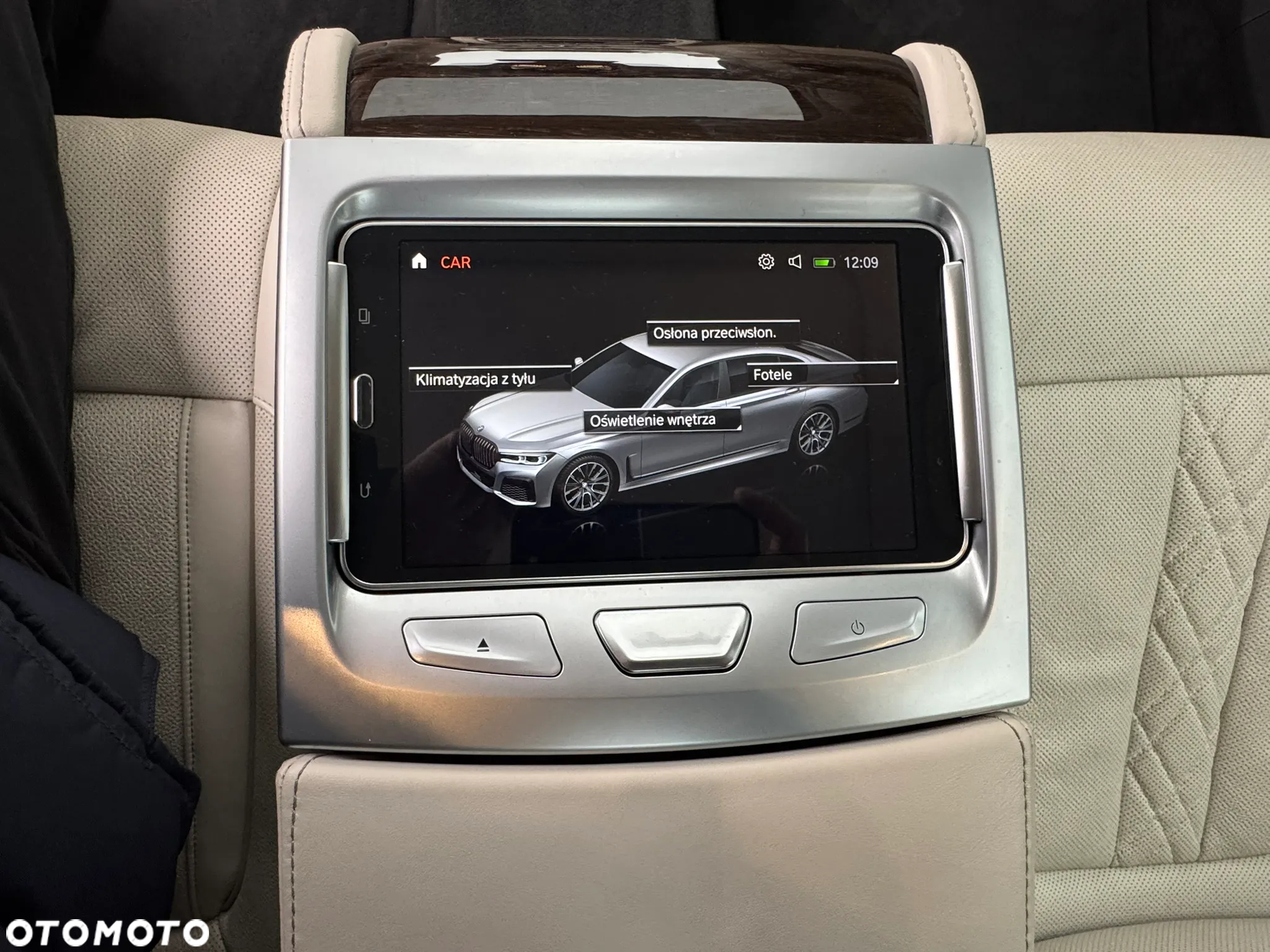 BMW Seria 7 750i xDrive - 37