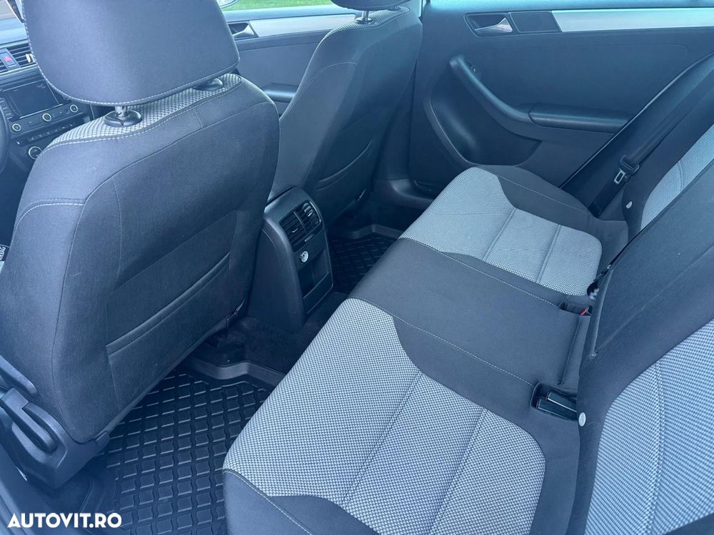 Volkswagen Jetta - 13