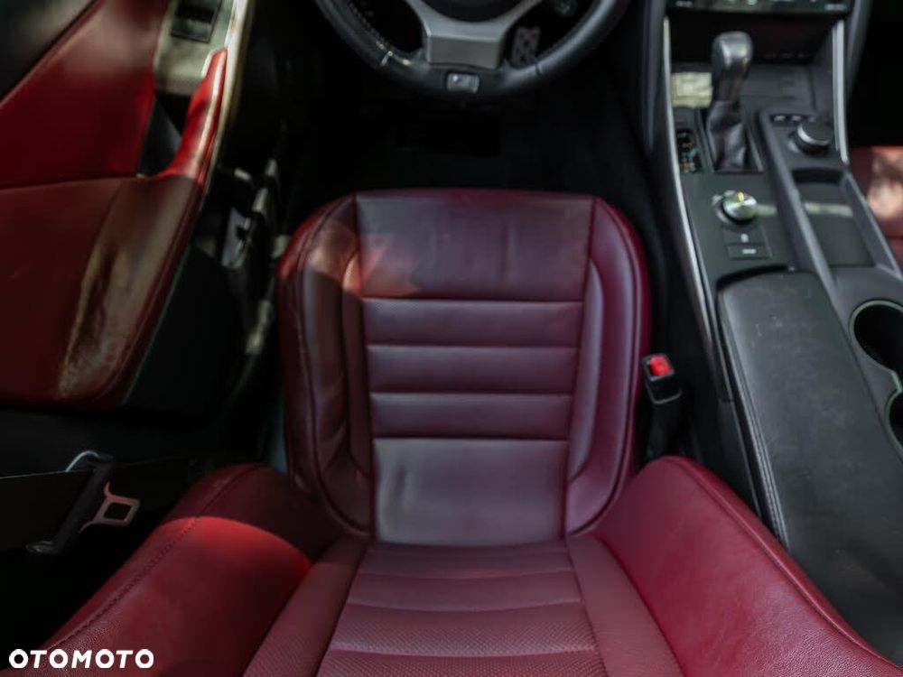 Lexus IS 200t F Sport - 12