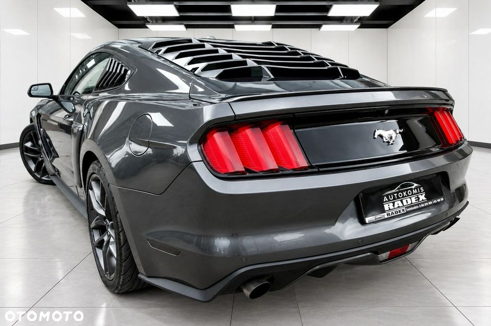 Ford Mustang - 30