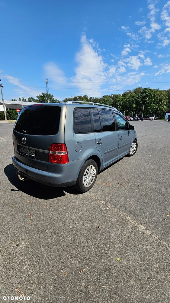 Volkswagen Touran 2.0 TDI Highline DSG - 2