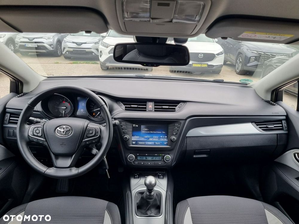 Toyota Avensis 1.8 Style - 14