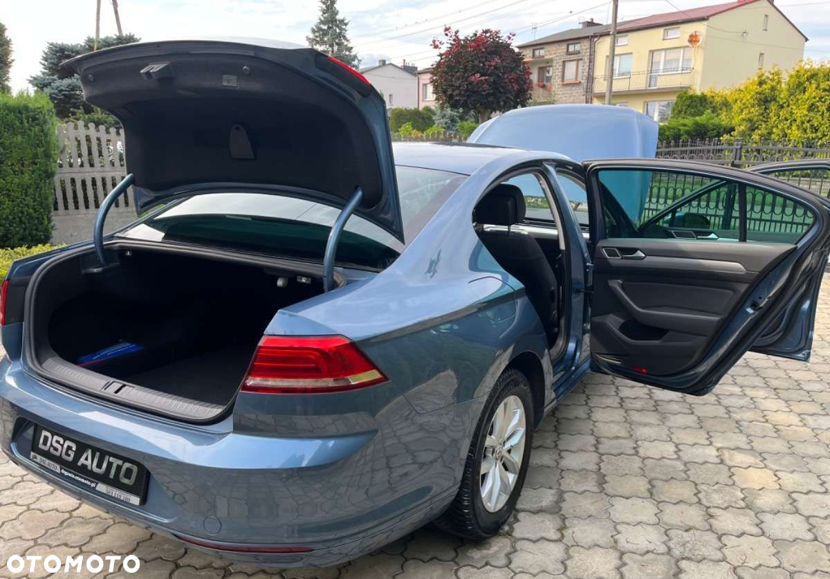 Volkswagen Passat - 33