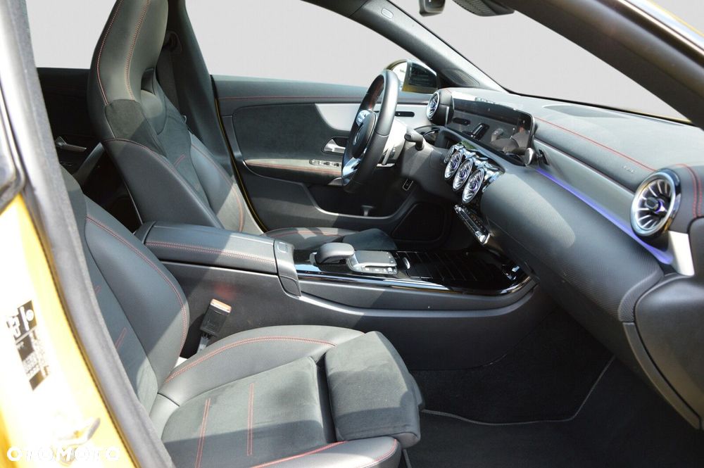 Mercedes-Benz CLA 250 4-Matic AMG Line 7G-DCT - 23