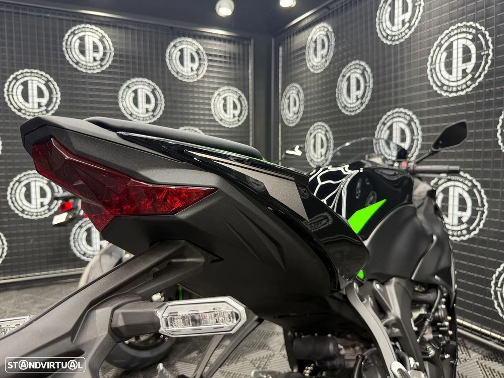 Kawasaki ZX 6R - 11