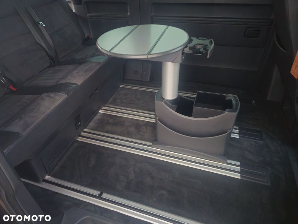 Volkswagen Multivan - 13