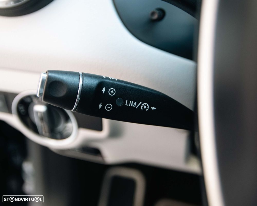 Mercedes-Benz GLA 220 d 7G-DCT Urban - 16