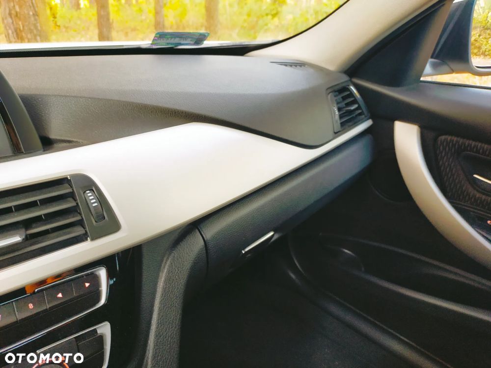 BMW Seria 3 318i Advantage - 28