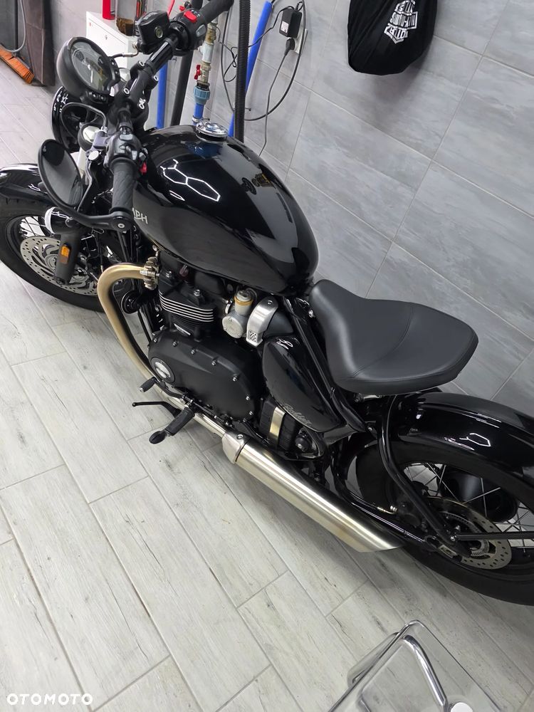 Triumph Bonneville Bobber - 10