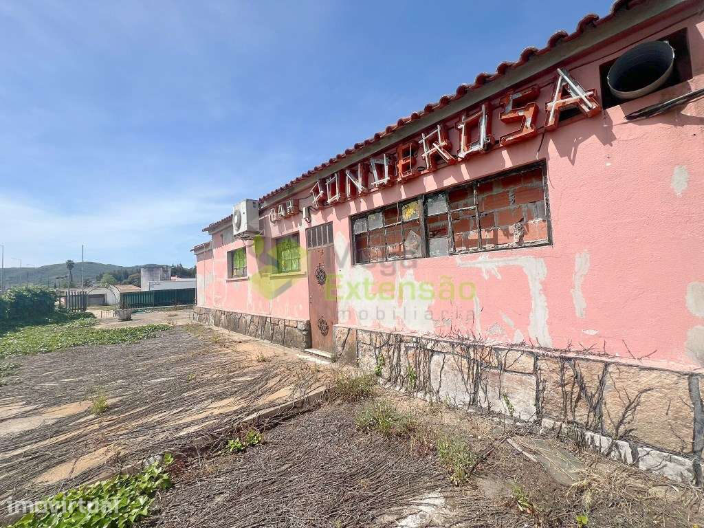 Antigo bar, para recuperar, perto de Alcoentre - junto à A1, com lo... - Grande imagem: 3/43