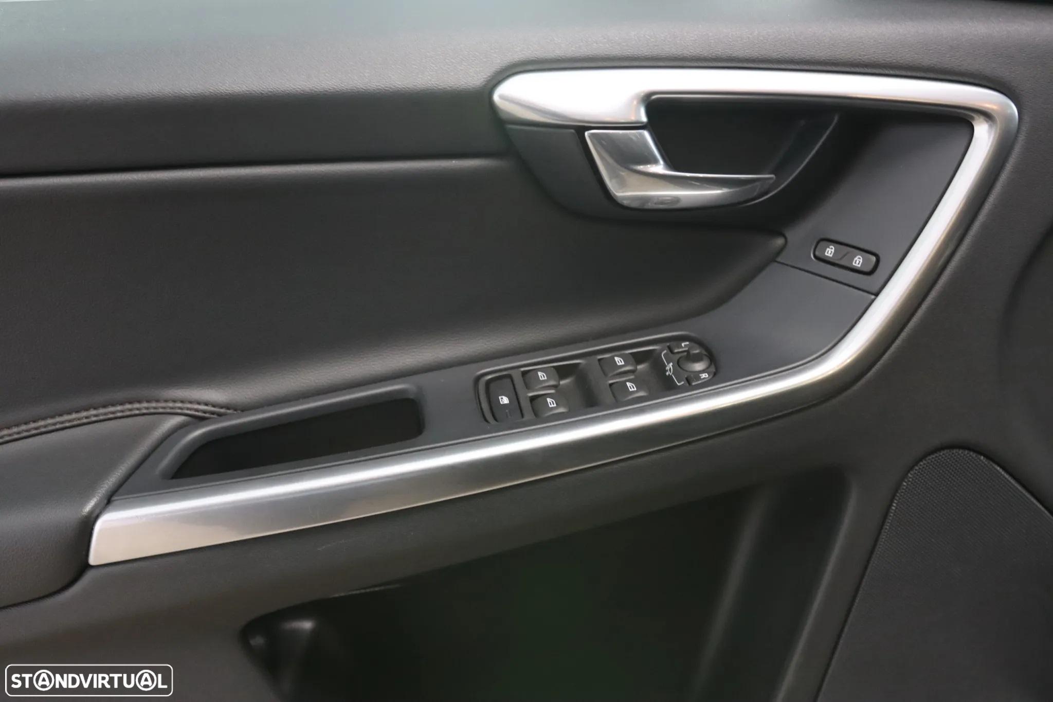 Volvo XC 60 2.0 D3 Summum Geartronic - 5