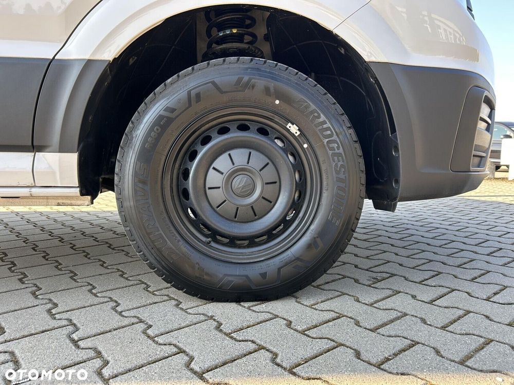 Volkswagen Crafter Crafter 35 Podwozie z pojedynczą kabiną silnik: 2,0 l TDI EURO VI-e SCR 103 kW / skrzynia biegów: Przedni napęd manualna 6-biegowa rozstaw osi: 4490 mm - 24