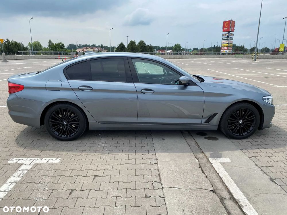 BMW Seria 5 520d Sport Line - 17