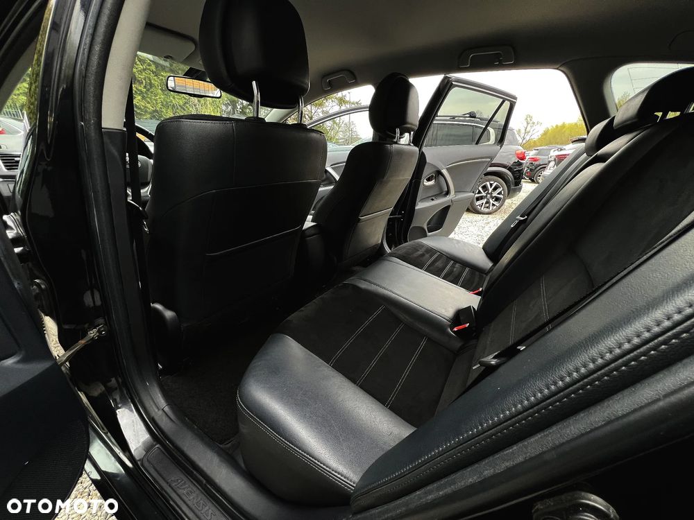 Toyota Avensis 1.8 Premium - 21