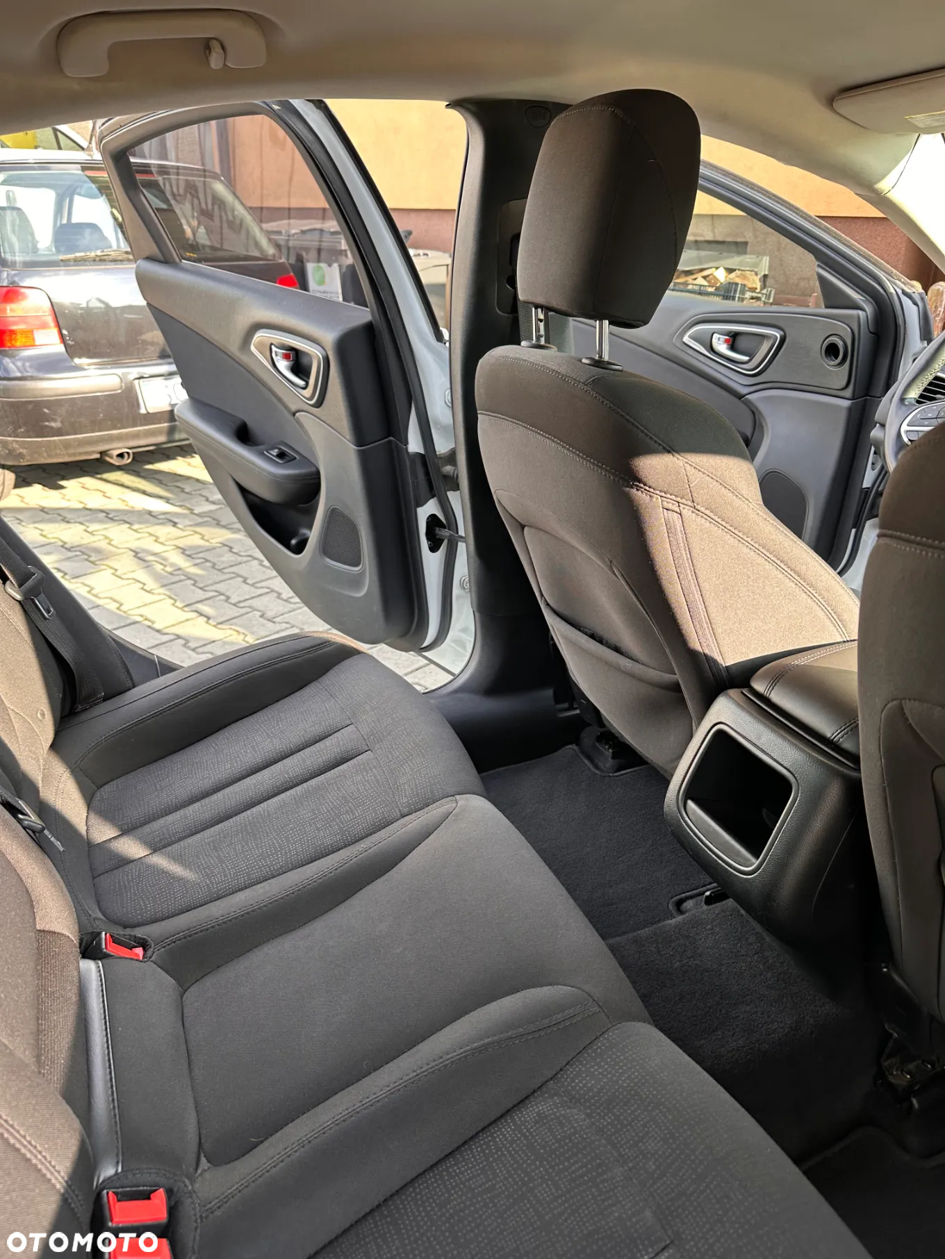Chrysler 200 - 18