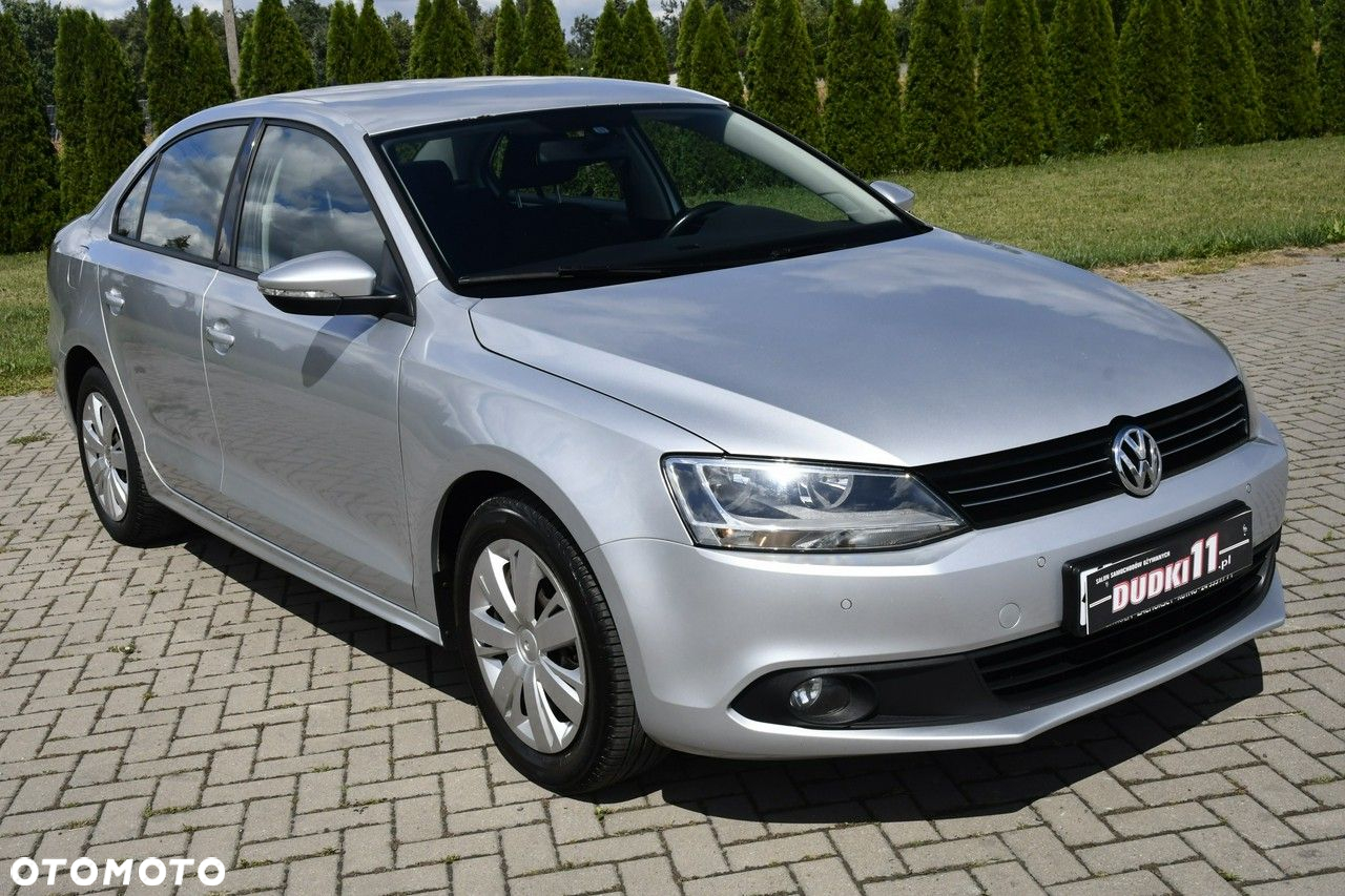 Volkswagen Jetta - 2