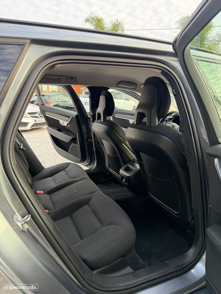 Volvo V90 2.0 D4 Momentum Geartronic - 27