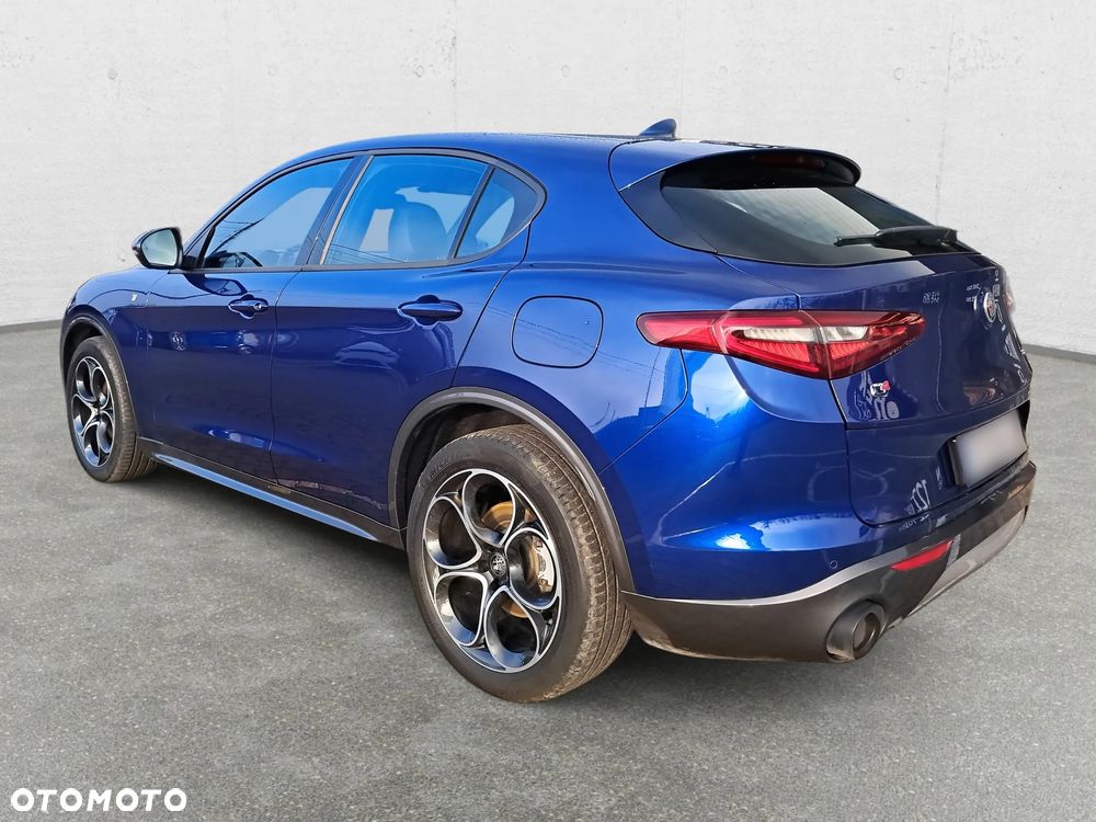 Alfa Romeo Stelvio - 8