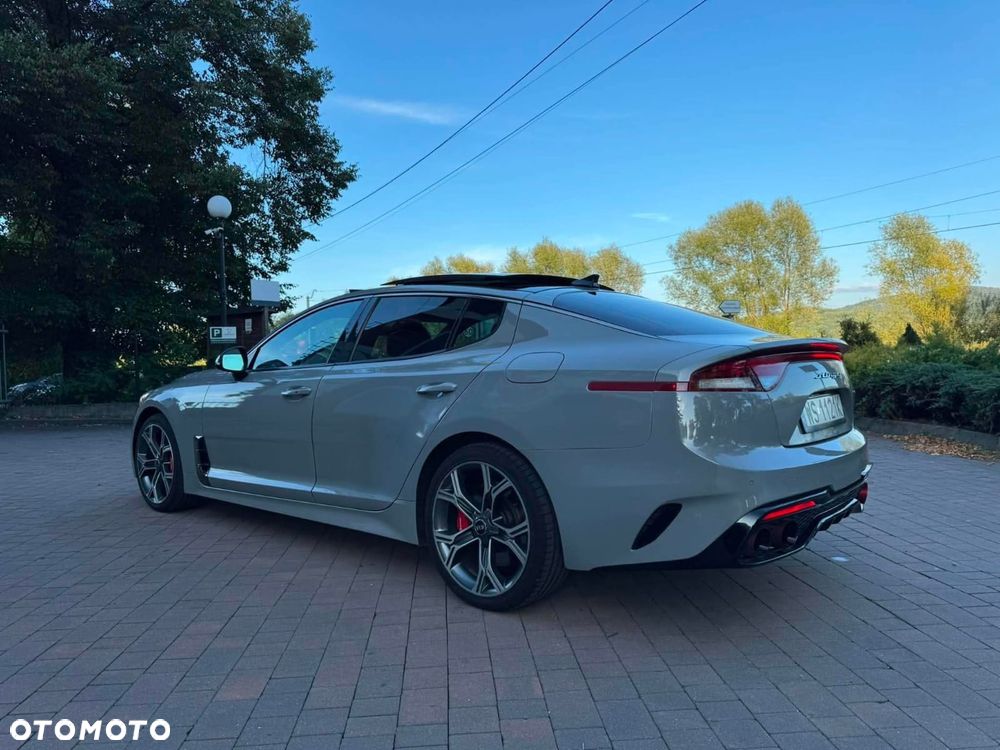 Kia Stinger - 11