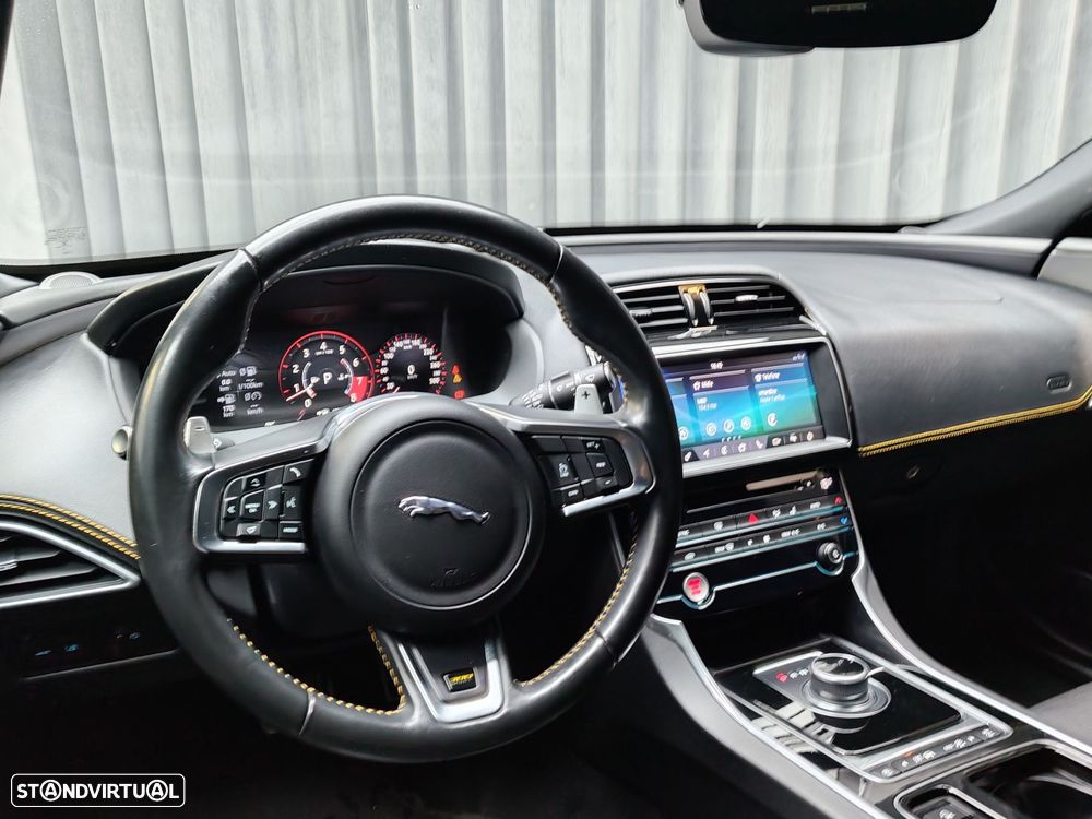 Jaguar XE P300 AWD Aut. Sport - 10