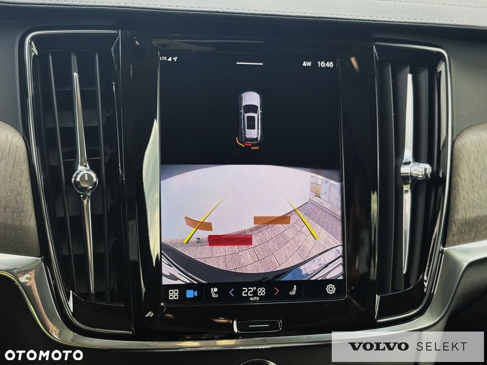 Volvo V90 Cross Country - 12