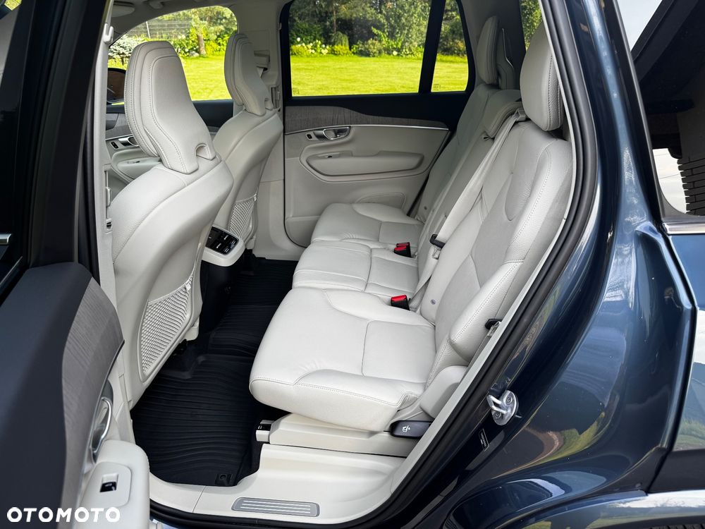 Volvo XC 90 - 9