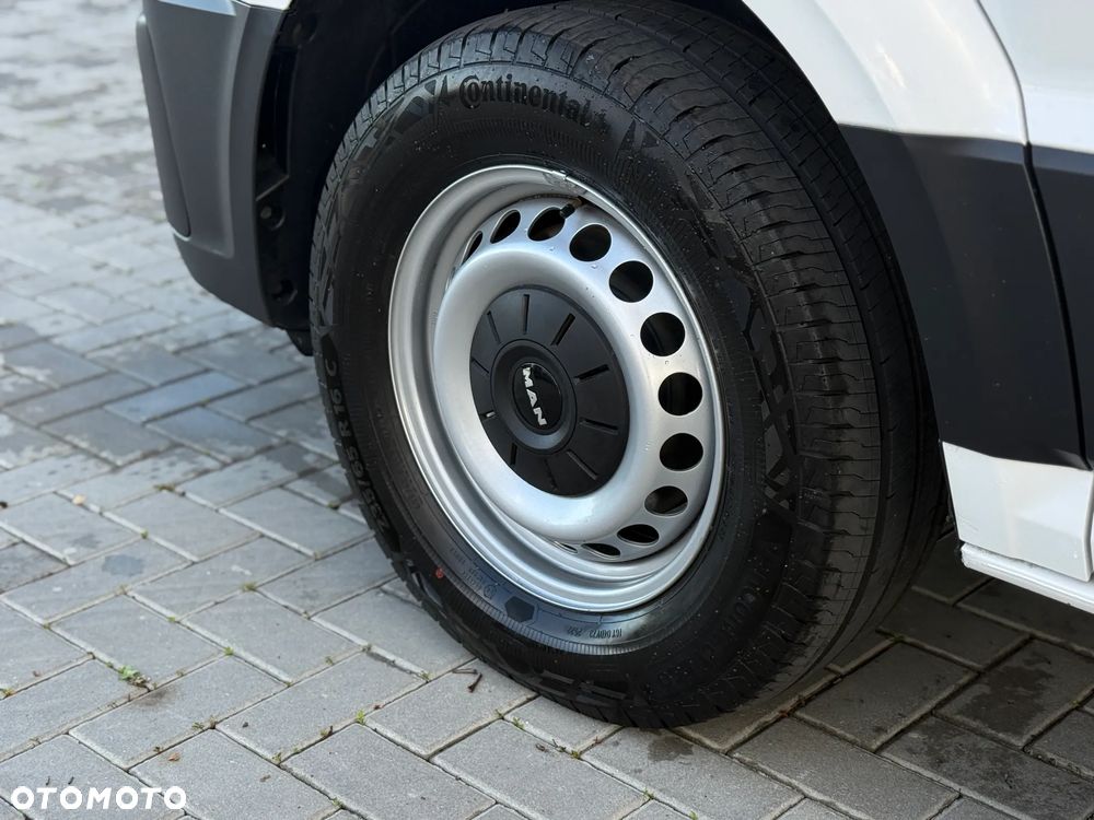 MAN TGE 3.180 / Kontener 8EP + Winda 750KG / 2021 ROK PRODUKCJI / Automat 8-biegów / DUŻY SERWIS / ZAREJESTROWANY W PL - 24