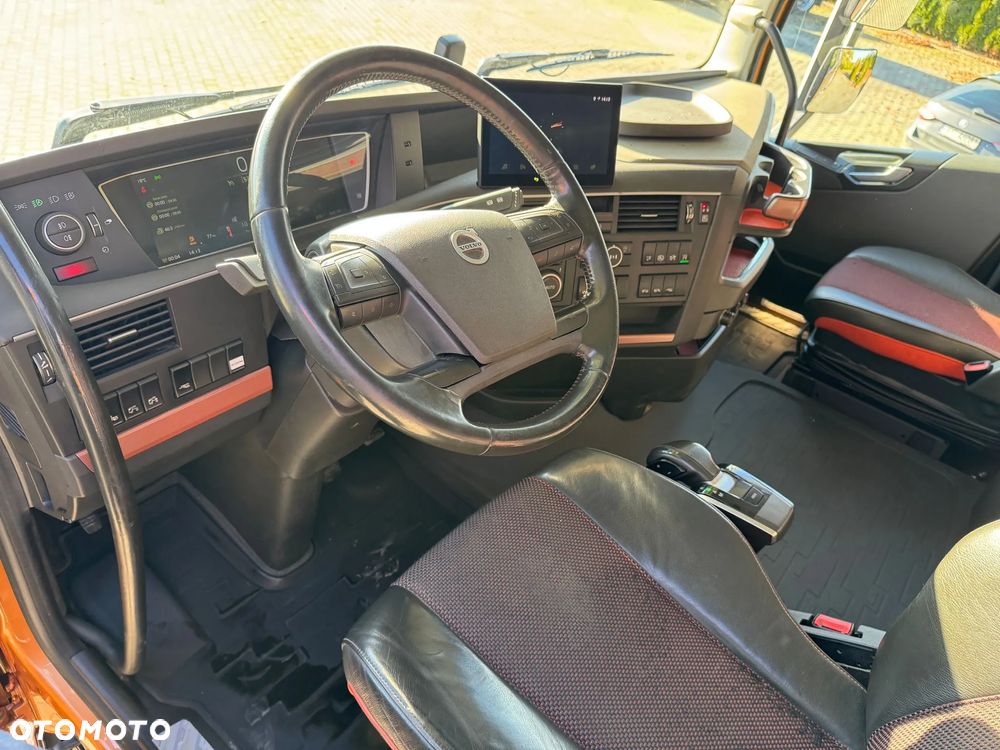 Volvo FH16 750 8x4 POJAZD DO DRZEWA - 8