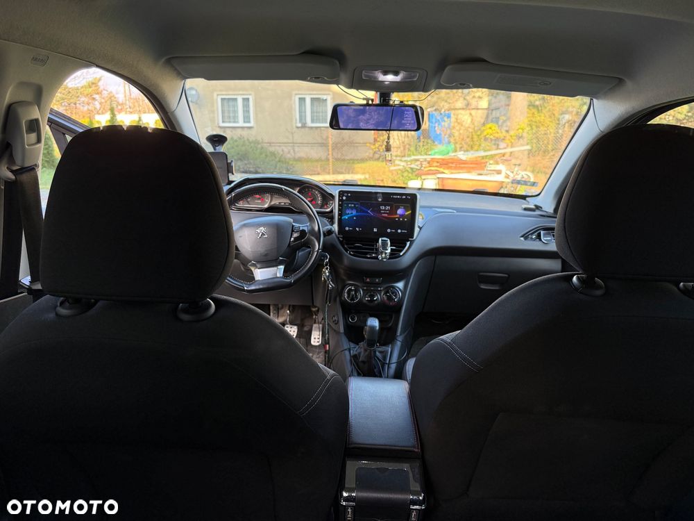 Peugeot 208 - 17