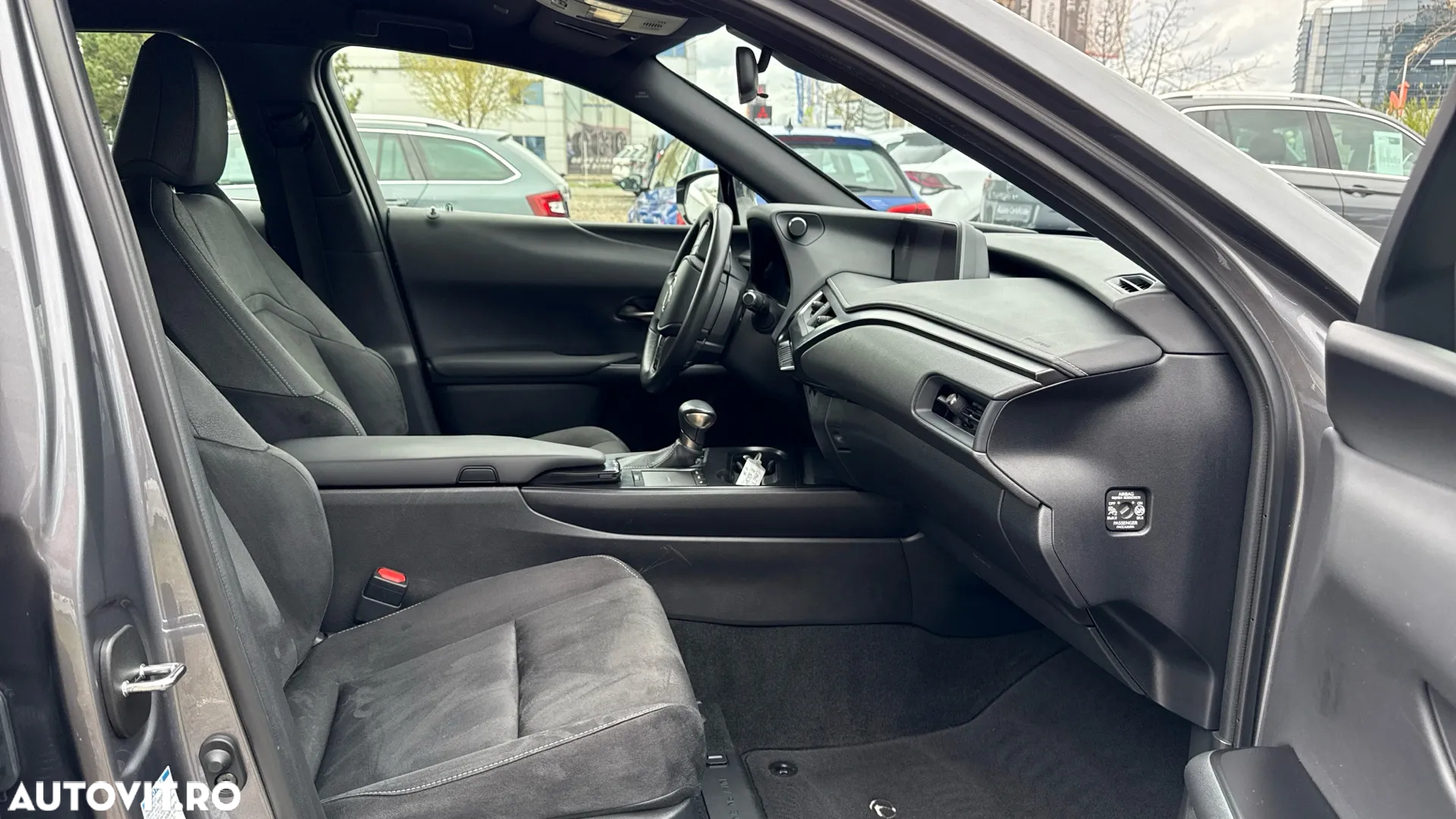 Lexus UX 250h 2.0L HEV 20H- (178 HP) 4X4 CVT Executive - 7